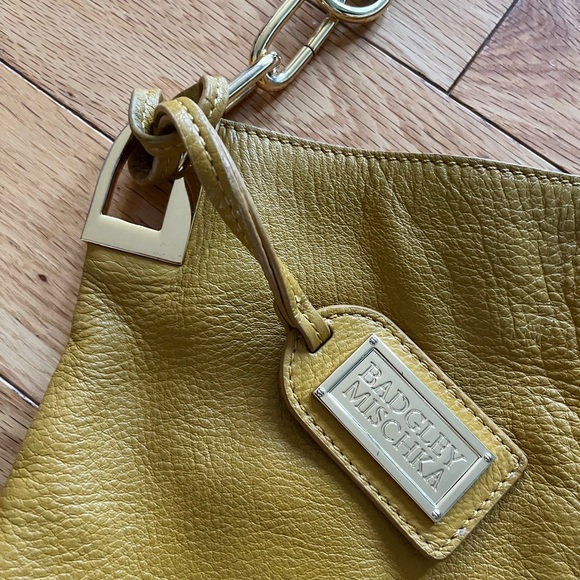 Cute shoulder bag ๐ - Picture 4 of 4